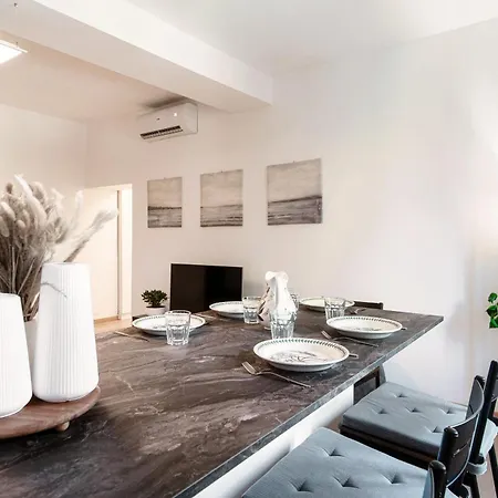 Apartment Lucia Cozy Flat At Few Steps By *