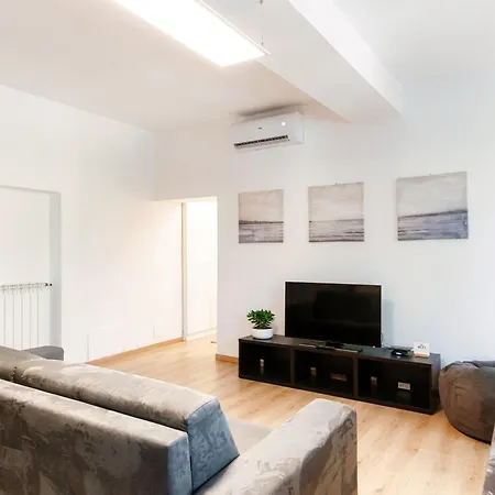 Apartment Lucia Cozy Flat At Few Steps By