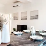 Lucia Cozy Flat At Few Steps By Апартаменты Комо